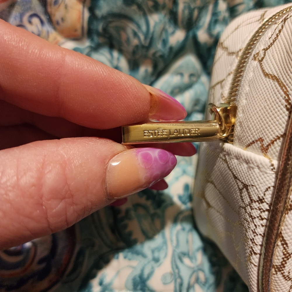 Estee Lauder Re-Nutriv cosmetic bag With Samples - Picture 2 of 8